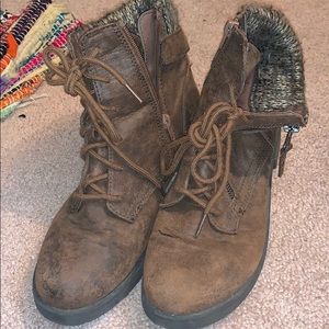 Rustic small heel brown boots